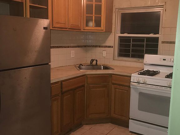 5th image of 1025 Bay 31st St #2