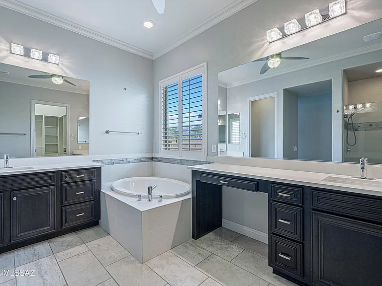 2447 N Wychwood Ct — Photo 23