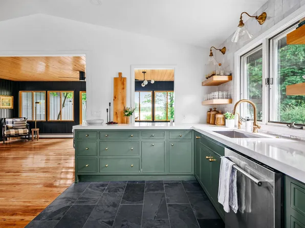 13091 Isthmus Rd, Omena, MI 49674