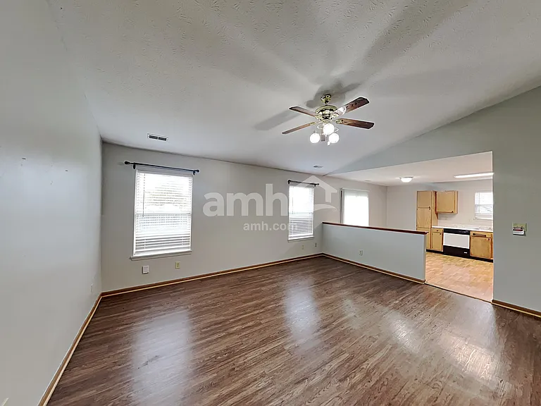 1168 Fielding Ln — Photo 8