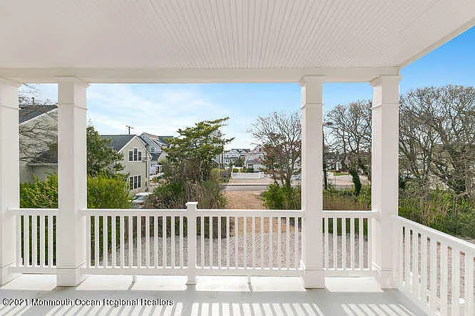 916 Ocean Ave #WEEKLY PRICE — Photo 18