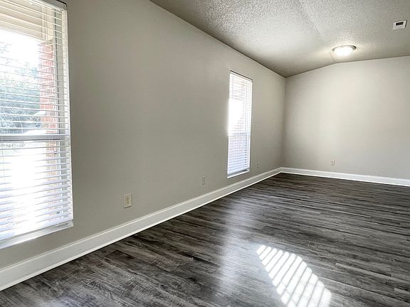 3rd image of 110 Barnsbury Ct