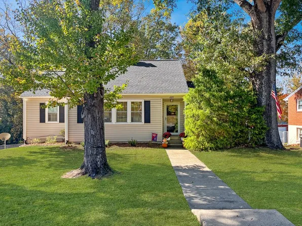 224 Peach St, Chatham, VA 24531
