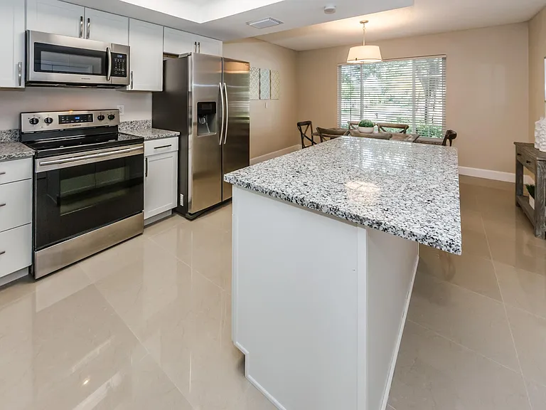 3374 Hyde Park Dr — Photo 8