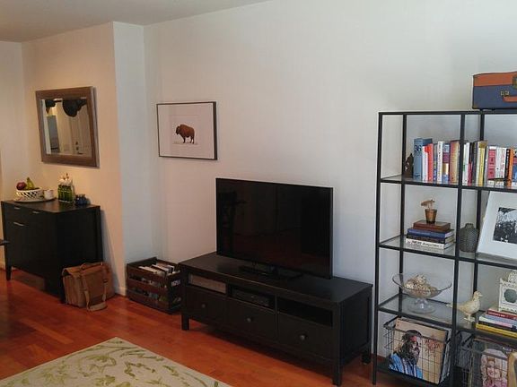 4th image of 1021 N Garfield St APT 319