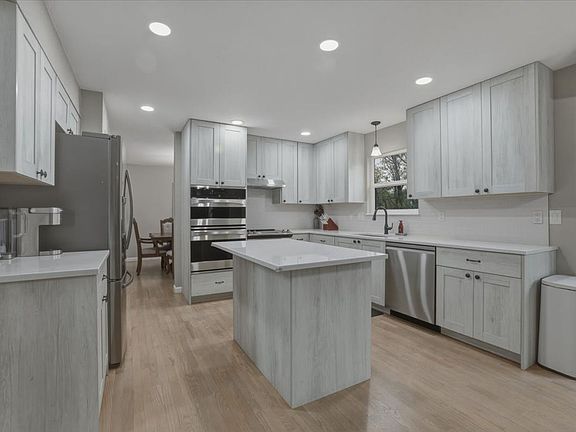 3rd image of 115 Odessa Pl