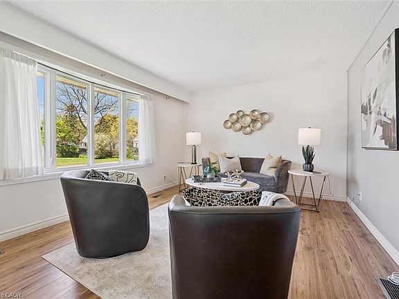 5th image of 22 Churchill Cres E