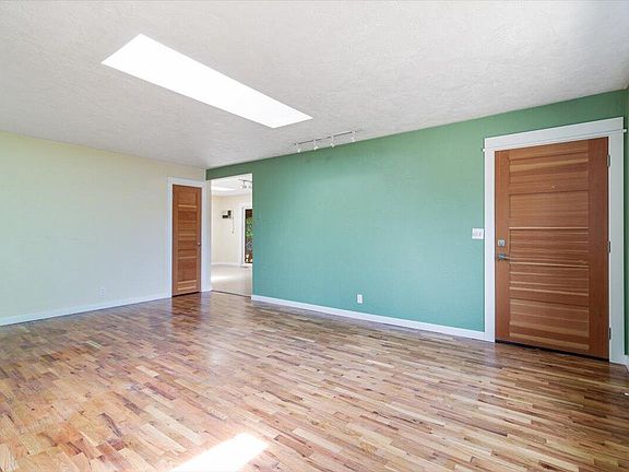 5th image of 430 Ashland St