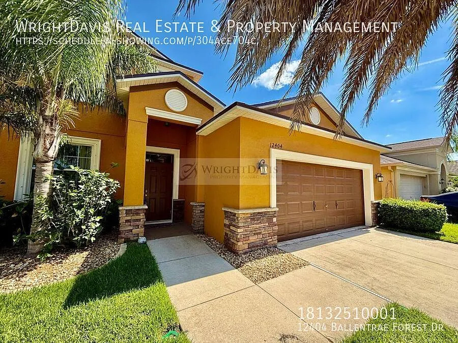 Spacious 4/3 Two-Story Home in Riverview — Photo 2
