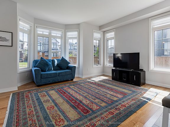 5th image of 256 Rosebury Way