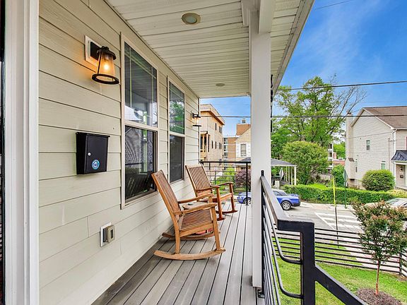2nd image of 2841 Belair Pl NE