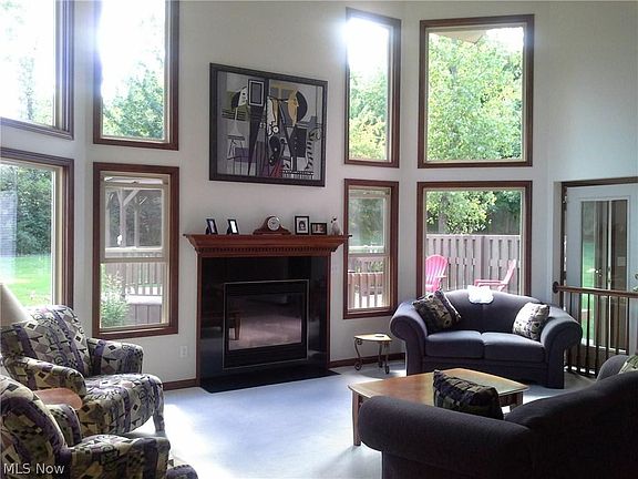 4th image of 194 Sapphire Ln