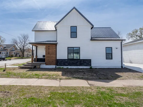 312 N 3rd Ave, Marshalltown, IA 50158