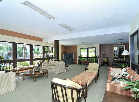 4th image of 2140 Santa Cruz Ave APT B306