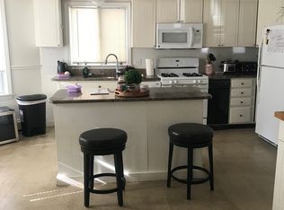 1 Bay View Ave, Bristol, RI 02809