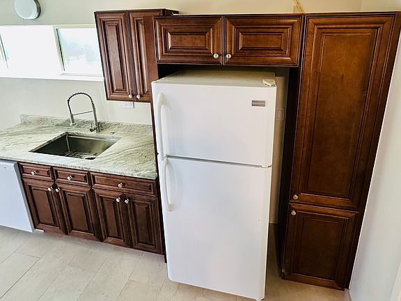 2nd image of 2110 N Sycamore Blvd #2