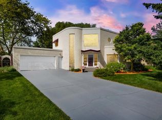 2537 Edgewood Pl, La Crosse, WI 54601