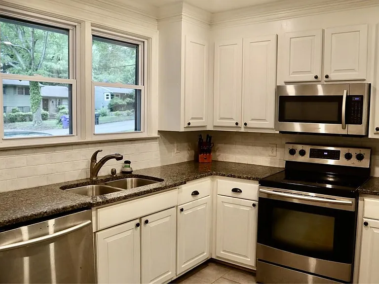 33 Gurley Ave — Photo 4