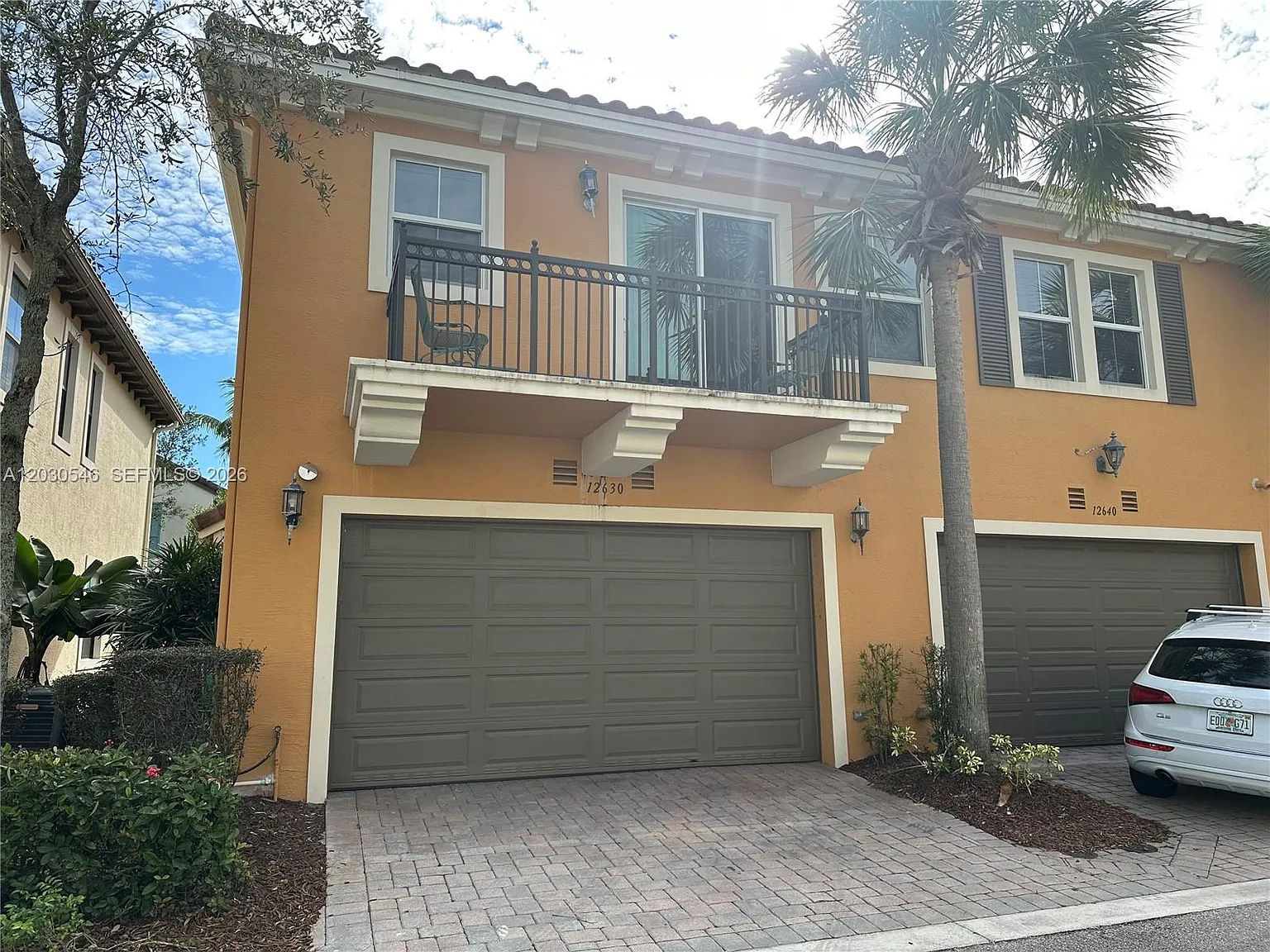 Sawgrass Lakes — Photo 3
