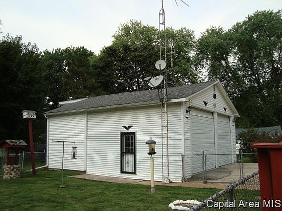 4th image of 768 Willard St