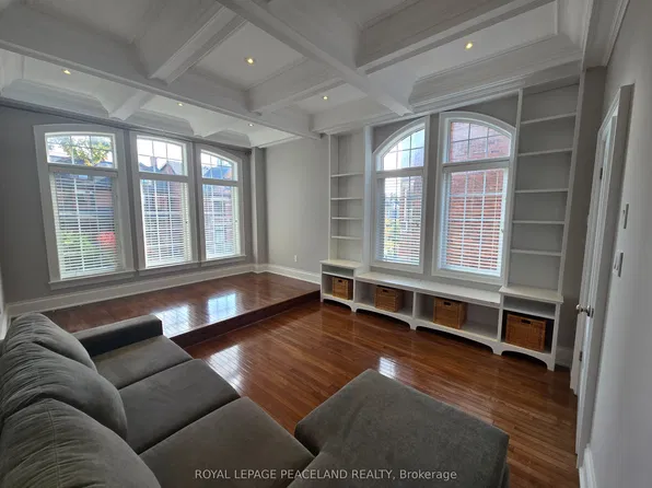 322 Clinton St, Toronto, ON M6G 2Y8