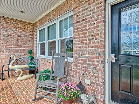 2nd image of 913 Willard Dr