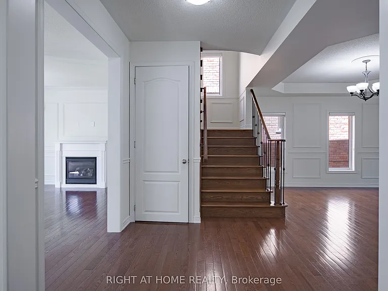 11 Amstel Ave — Photo 7