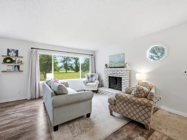2328 Country Club Pkwy, Moorhead, MN 56560