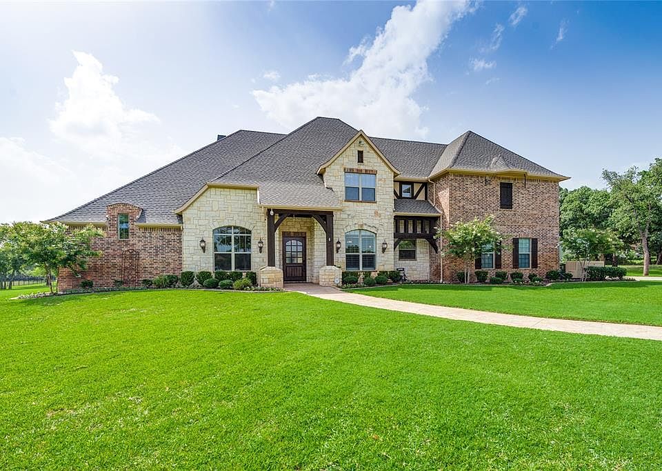 1st image of 635 Manor Dr