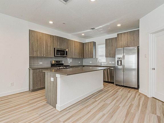 4th image of 482B S Centro Cir