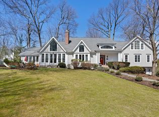 64 Kelley Grn, New Canaan, CT 06840