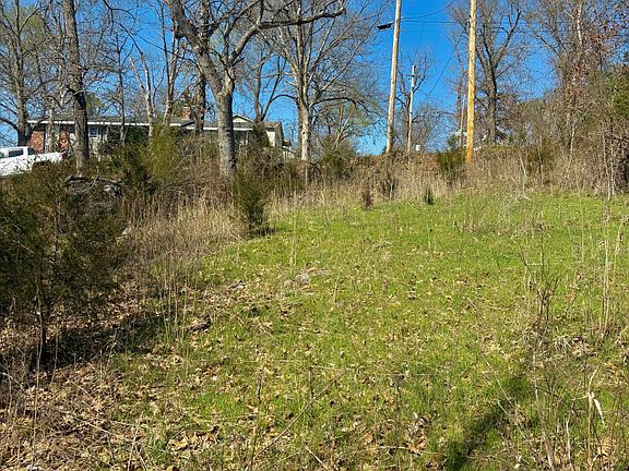 4th image of 180 Green Briar Drive
