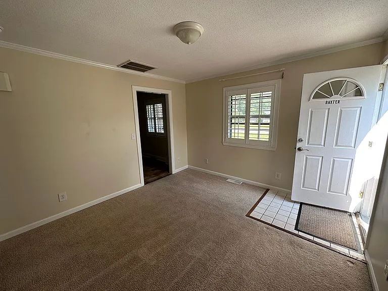 327 Pinecliff Dr — Photo 5