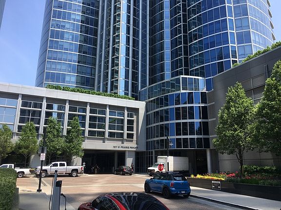2nd image of 1211 S Prairie Ave APT 306
