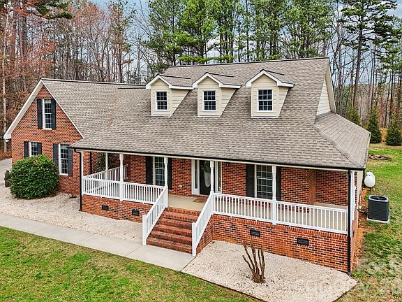 2nd image of 3659 Burton St