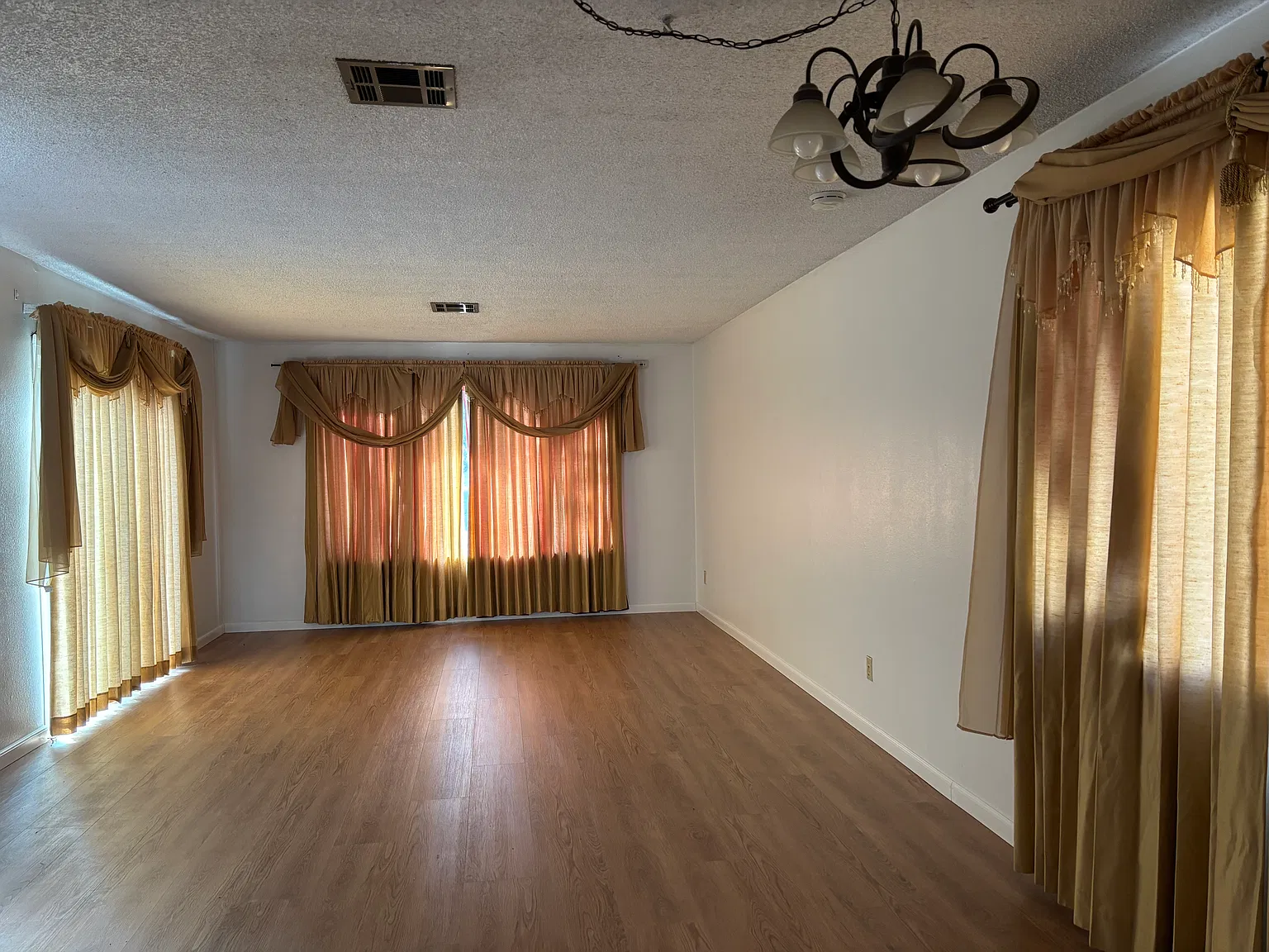 3 bed, 1717 sqft, $2,250 — Photo 4