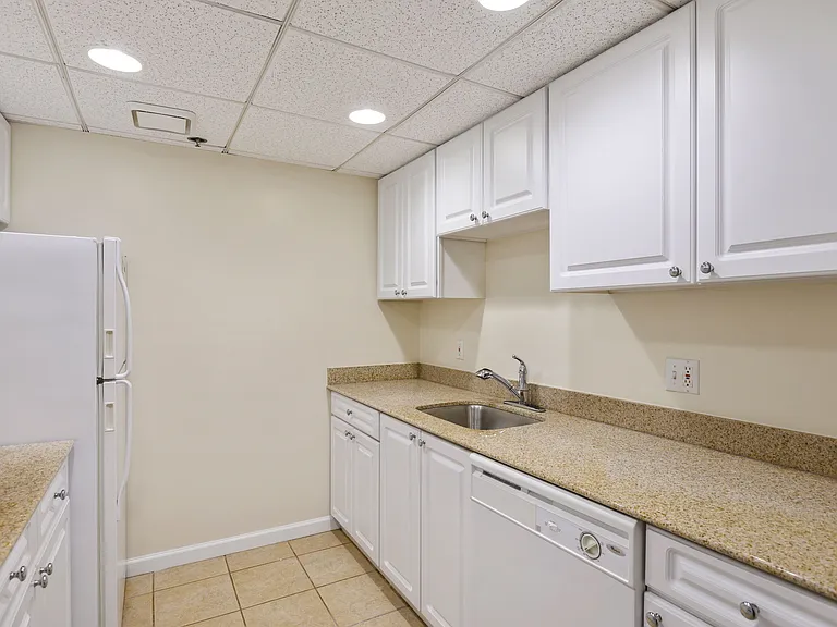 Kitchen with classic appliances