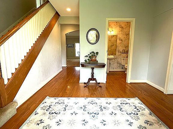 2nd image of 1601 W Blackberry Ln