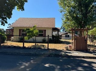 139 S 15th St, Cottage Grove, OR 97424