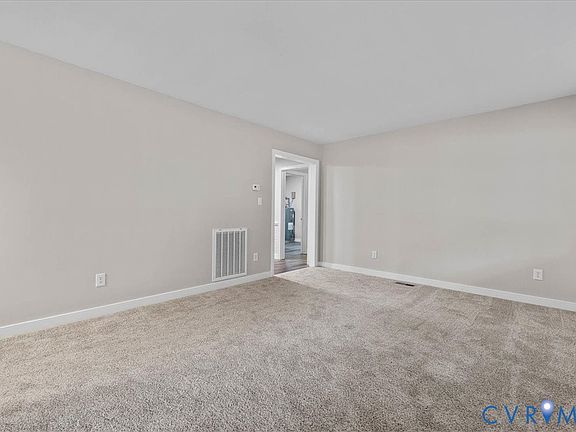 5th image of 313 Graydon Cir