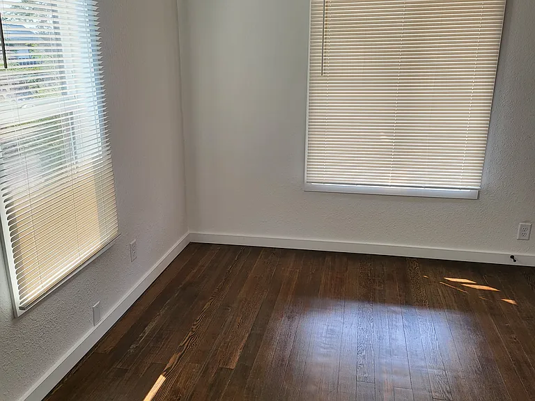 719 SW 4th St — Photo 6