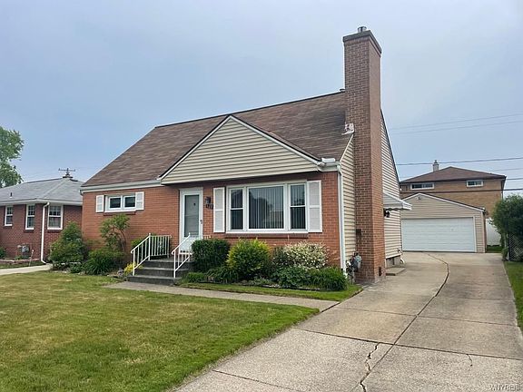 3rd image of 121 Nadine Dr