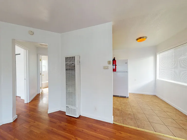 2515 10th ave — Photo 148