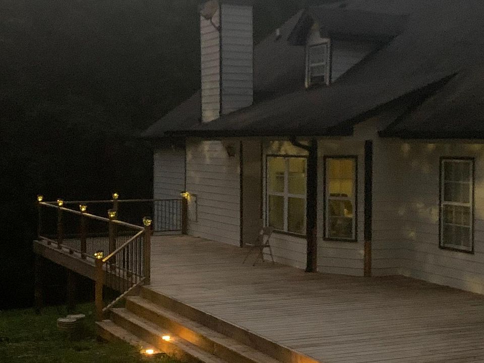 2nd image of 520 Harkness Rd