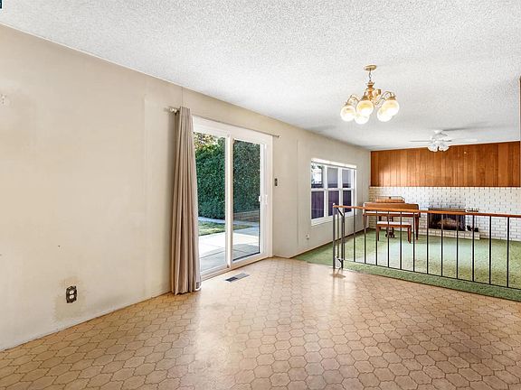 3rd image of 1508 Mission Dr