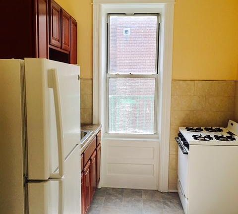 2nd image of 862 Woodward Ave #3