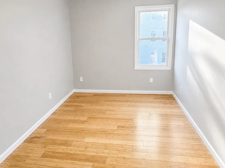 229 21st St #2 — Photo 7