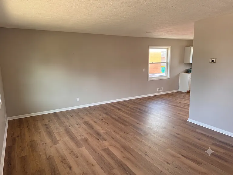 15917 Steinway Blvd — Photo 8