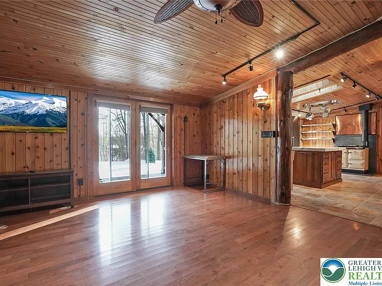 371 Green Tree Dr — Photo 16