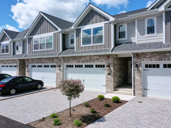 8300 W 111th St #8308, Palos Hills, IL 60465